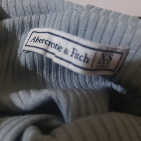 💚 2/$35 NWOT Abercrombie dusty grey blue off the shoulder sweater - Picture 4 of 5